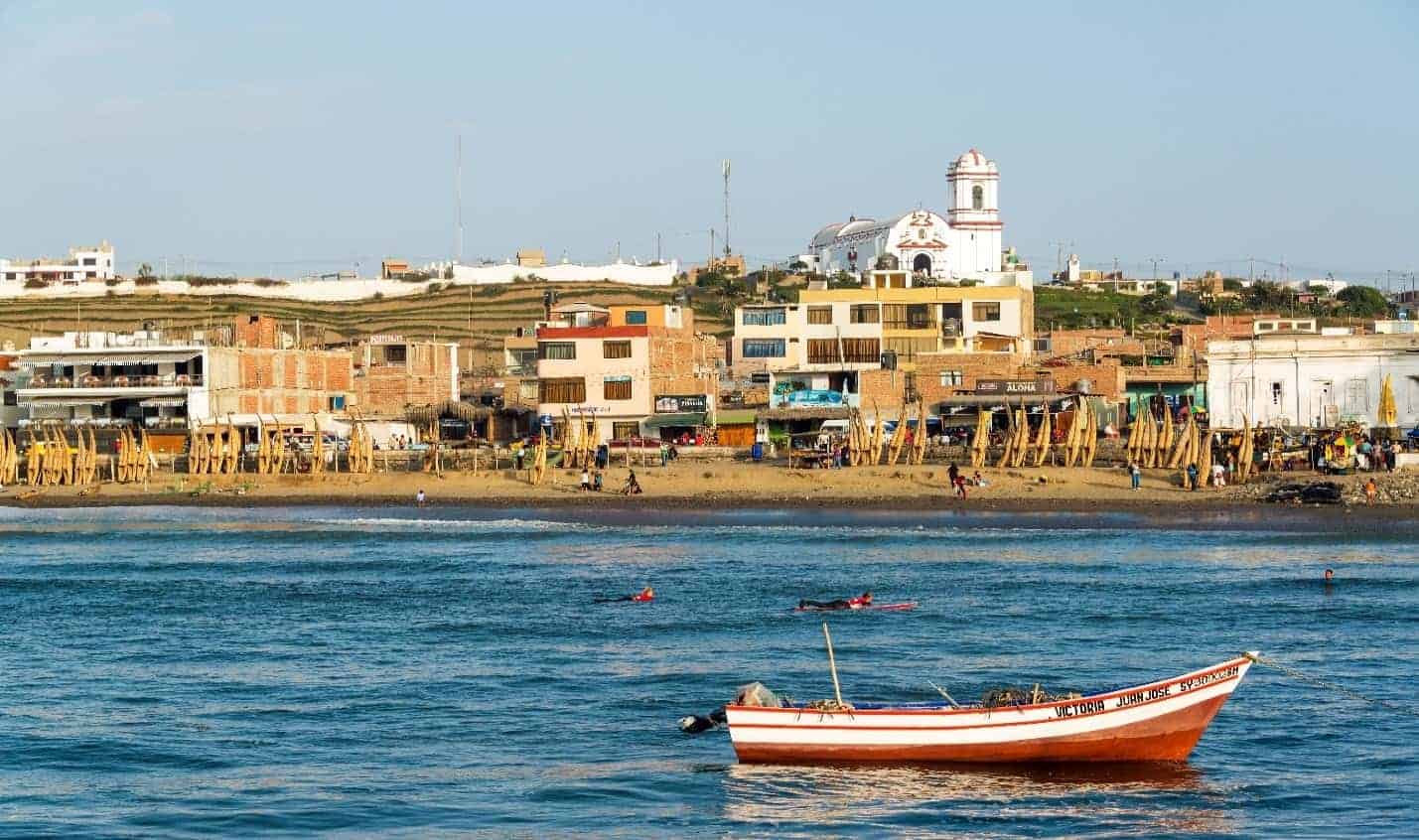 huanchaco beach - Fishing in Peru