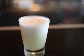 top peruvian souvenirs - pisco sour peruvian cocktail